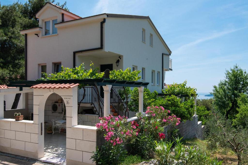 Gallery image of Top of the Hills Apartments LLR in Orebić