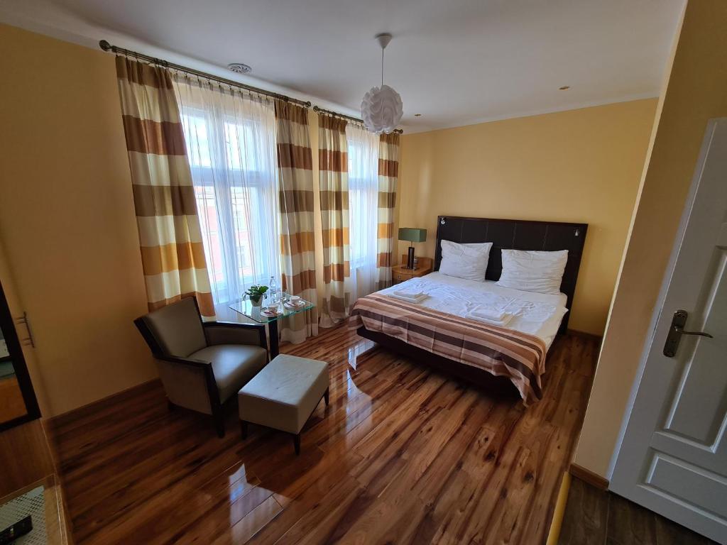 ApartHotel Katowice - Deluxe Rooms with King Beds, City Center, Free Wifi!