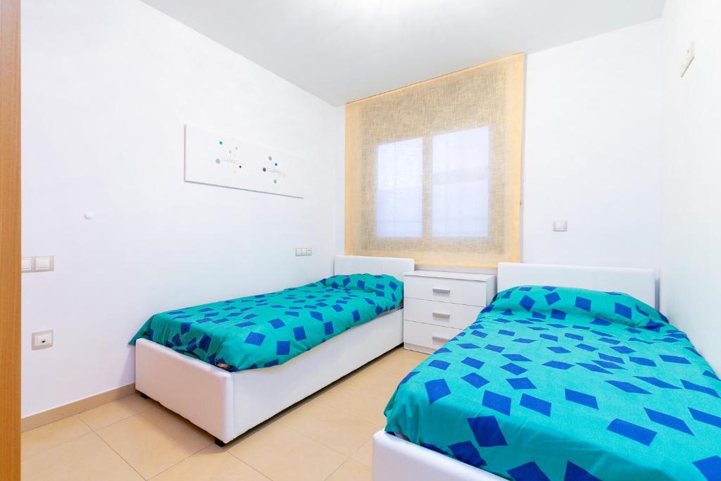 Postel nebo postele na pokoji v ubytování V012 - MARITIM - Roses