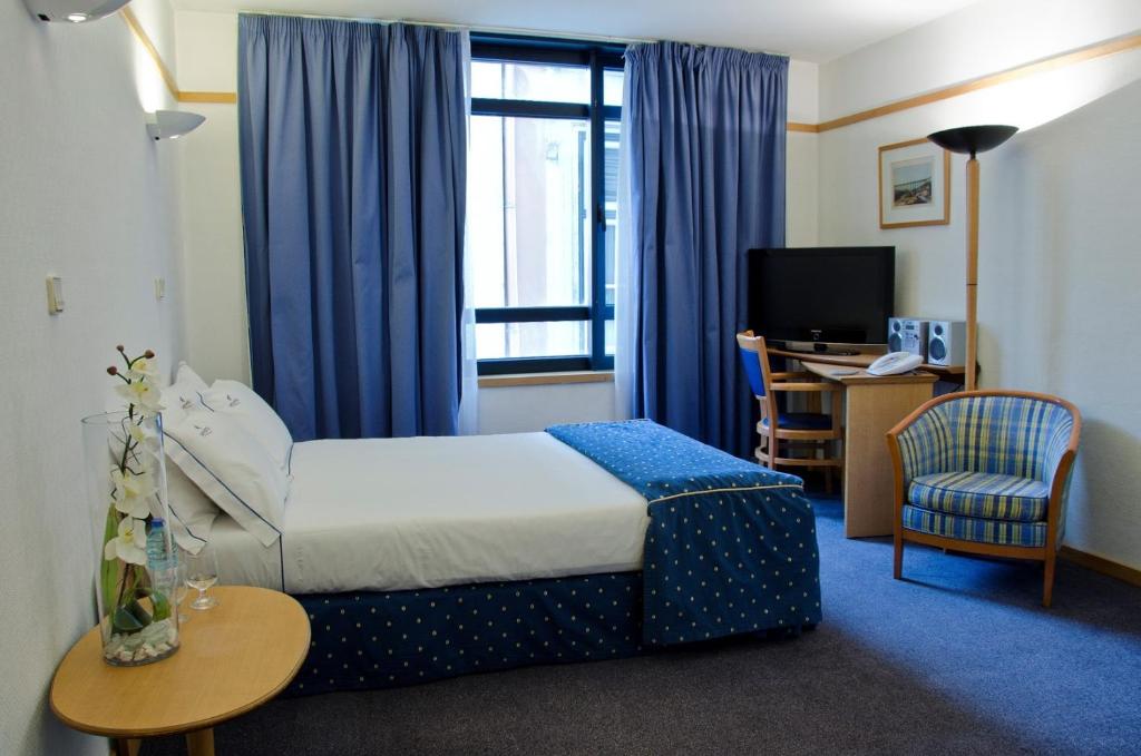 Postel nebo postele na pokoji v ubytování VIP Executive Eden Aparthotel