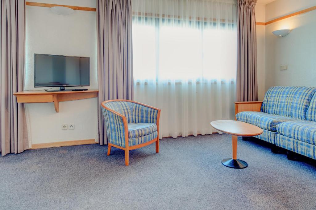 TV a/nebo společenská místnost v ubytování VIP Executive Eden Aparthotel