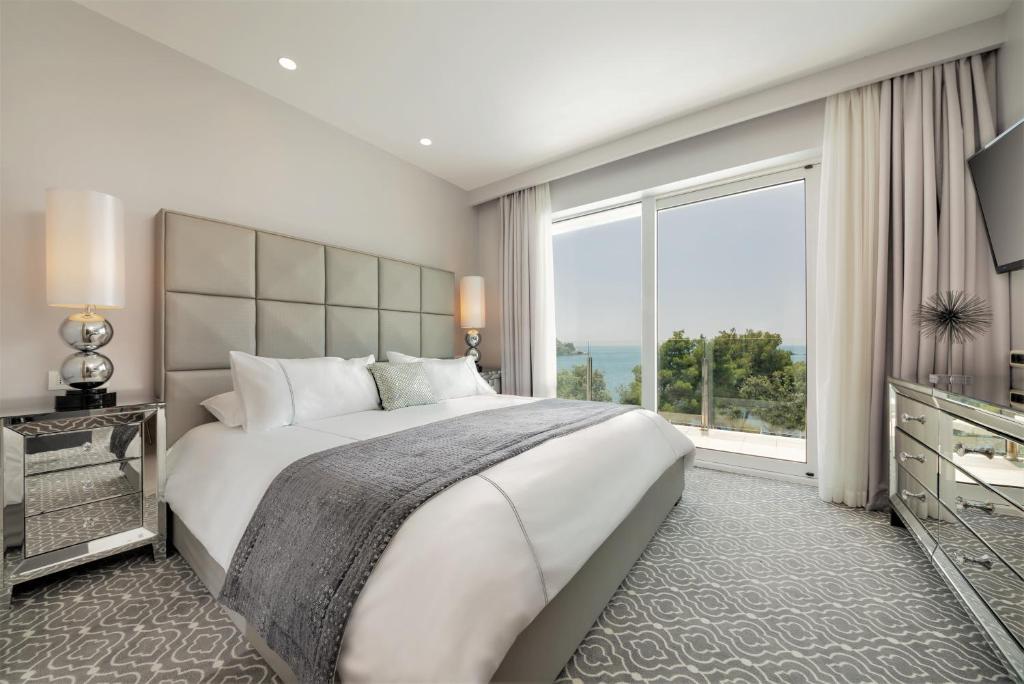 Postel nebo postele na pokoji v ubytování Royal Palm Hotel