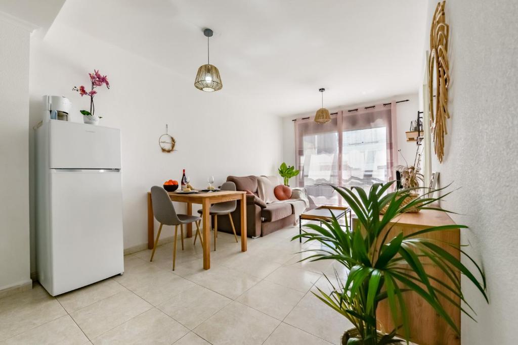 Kuchyň nebo kuchyňský kout v ubytování Apartamentos Zafiro Atico (3-12º-C)