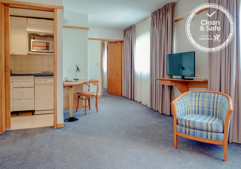 TV a/nebo společenská místnost v ubytování VIP Executive Eden Aparthotel