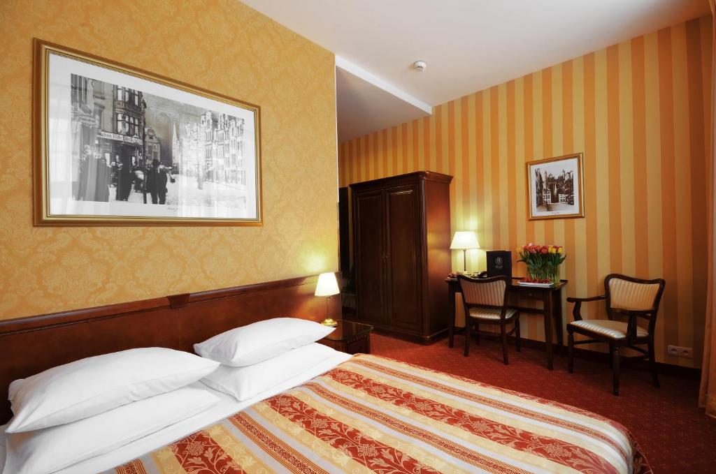 Postel nebo postele na pokoji v ubytování Hotel Wolne Miasto Old Town Gdańsk