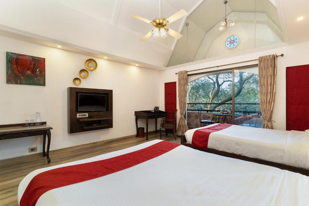 Valley View Grand Resort, Panhala - Premium Resort Hotel in Panhala - Queen Room With Balcony