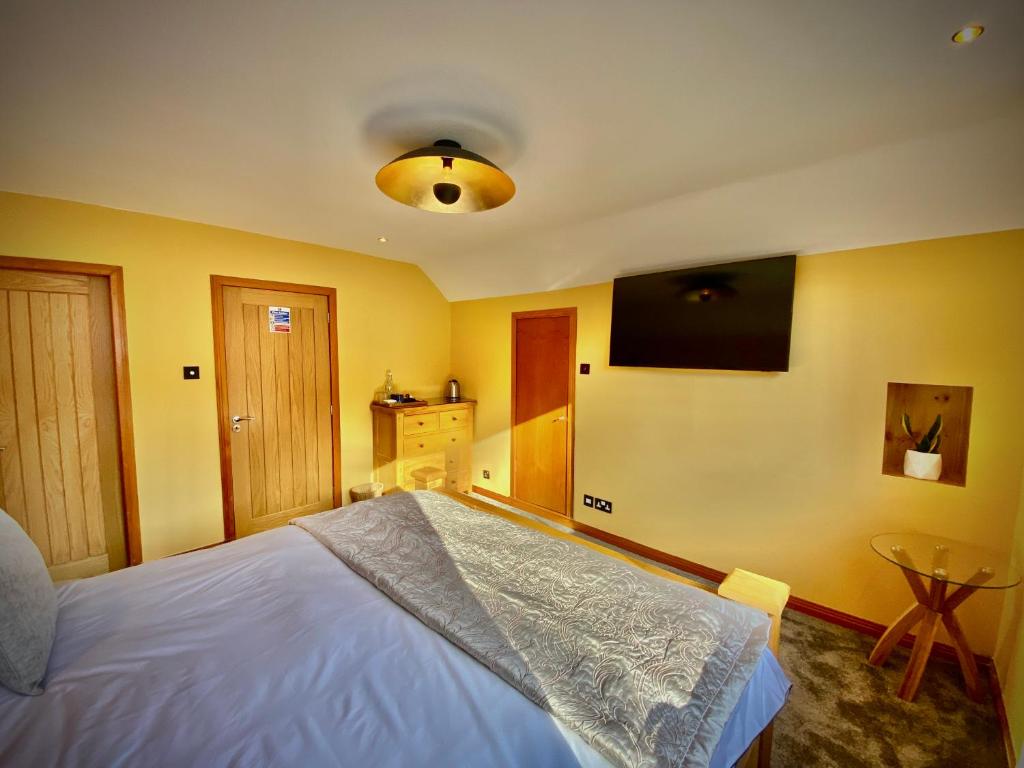 Ardlinnhe Bed & Breakfast - King Room With Garden View