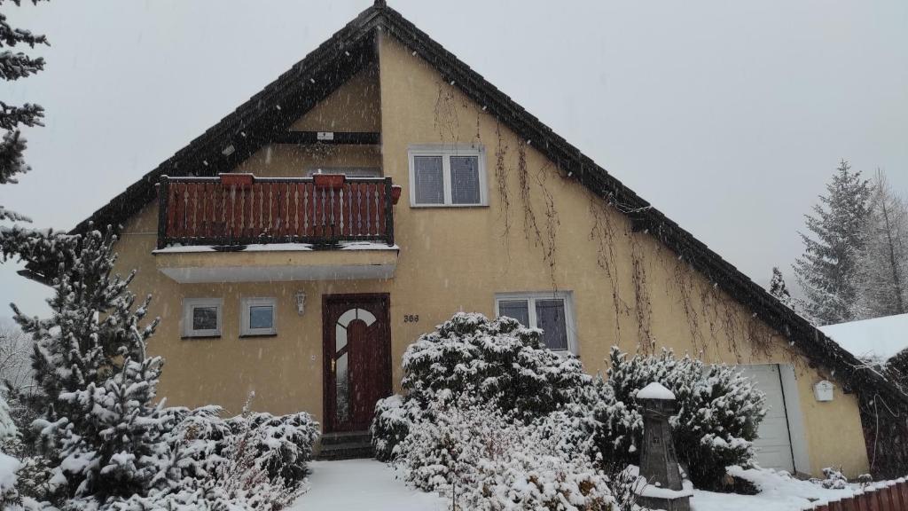 Chalupa Karlovice kapag winter