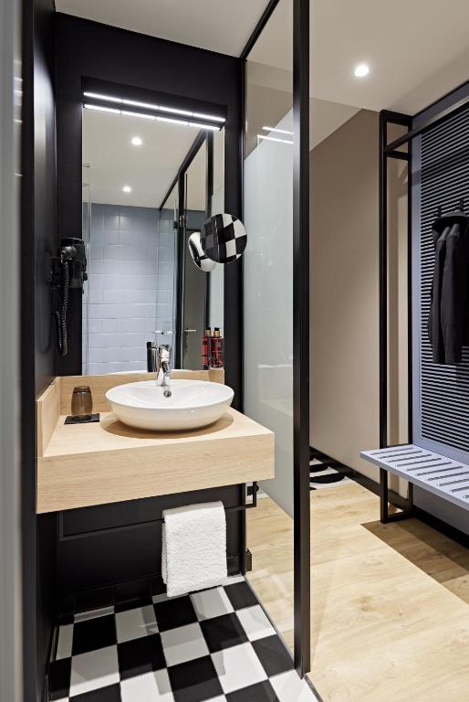 Koupelna v ubytování LÉGÈRE HOTEL Erfurt