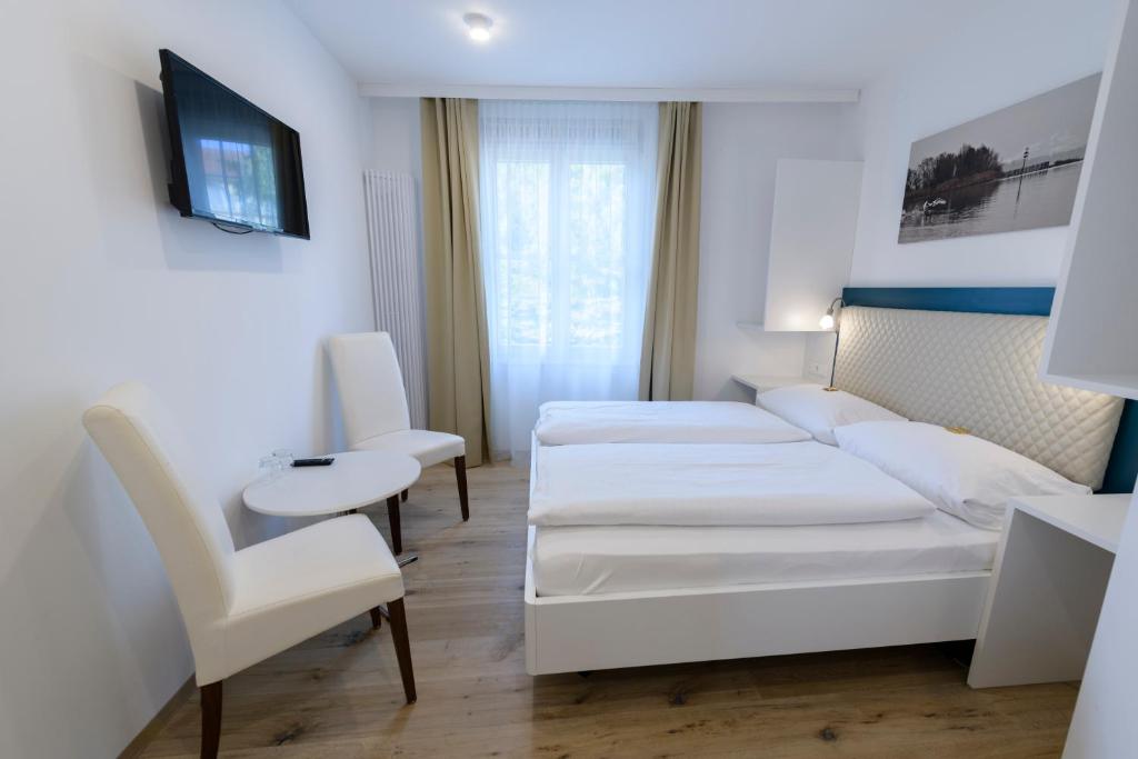 Postel nebo postele na pokoji v ubytování Hotel Garni Viktoria