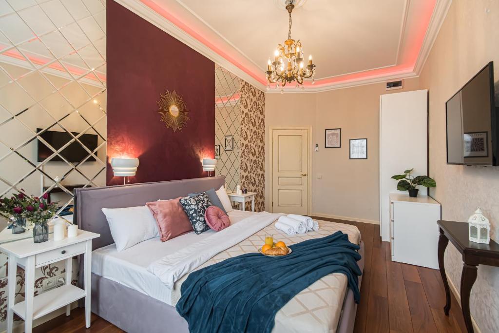 a bedroom with a bed and a chandelier at GMApartments Red Square in Moscow