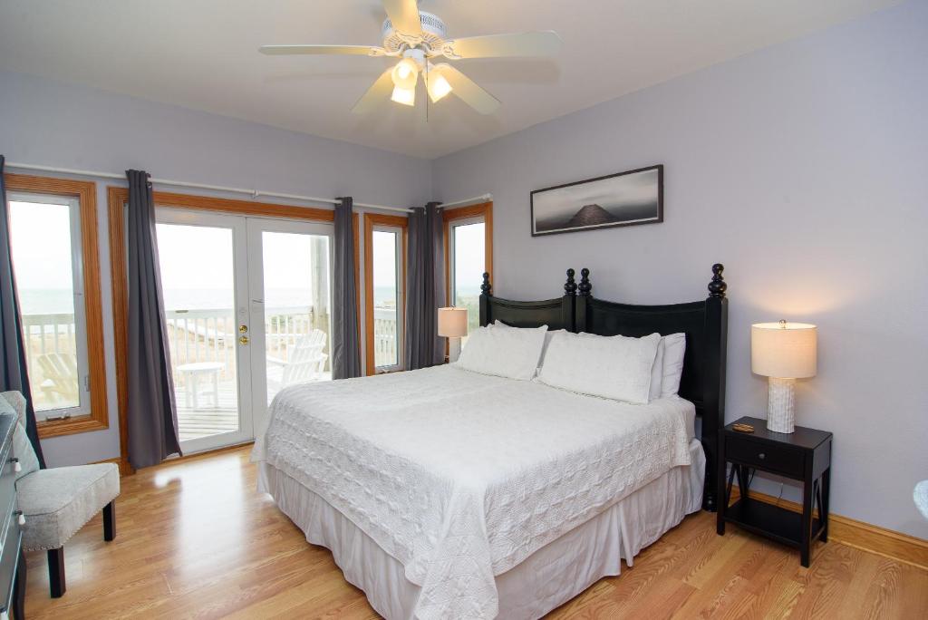 Letto o letti in una camera di The Inn on Pamlico Sound