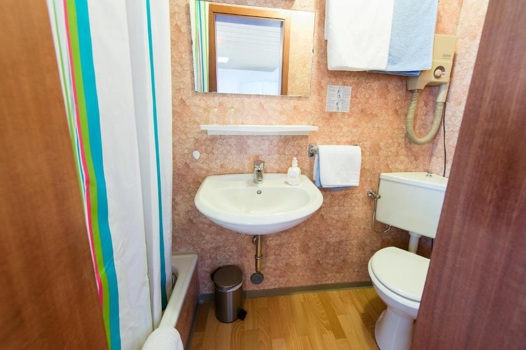 Koupelna v ubytování Hotel Garni Viktoria