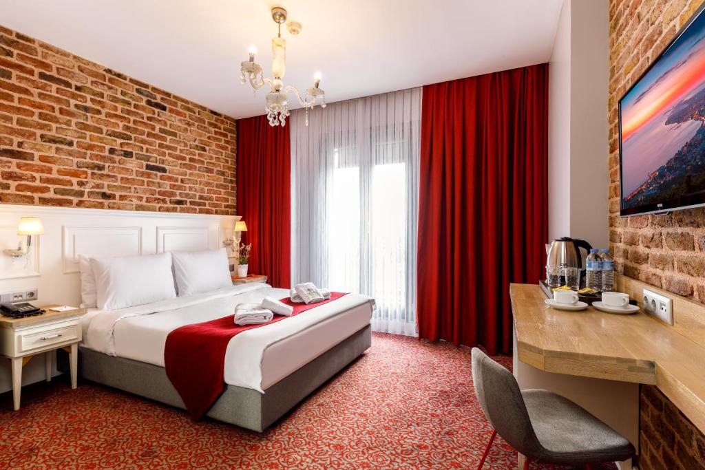 A bed or beds in a room at La Porte de Taksim