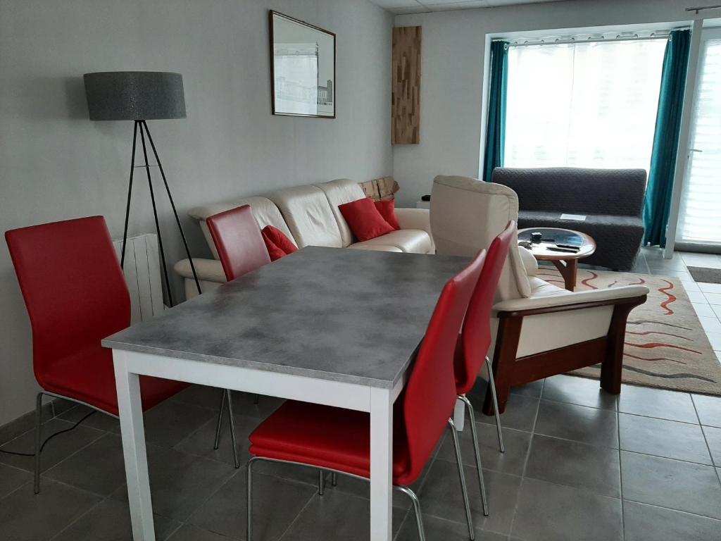 Appart hôtel 24 - One-Bedroom Apartment