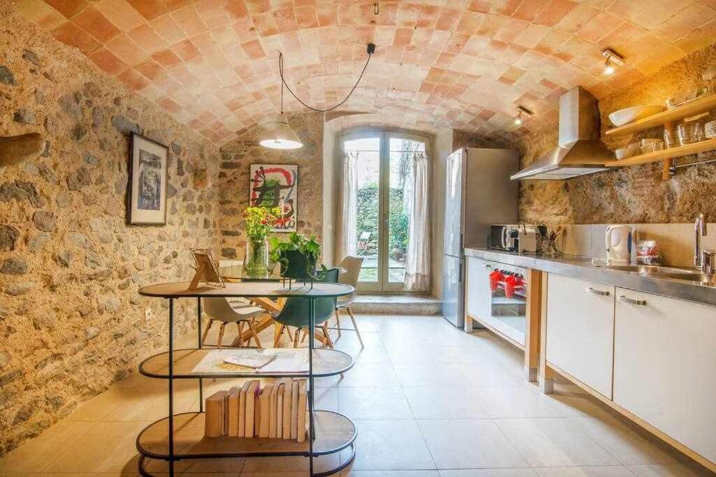 Kuchyňa alebo kuchynka v ubytovaní Apartamento Baños Arabes con jardín