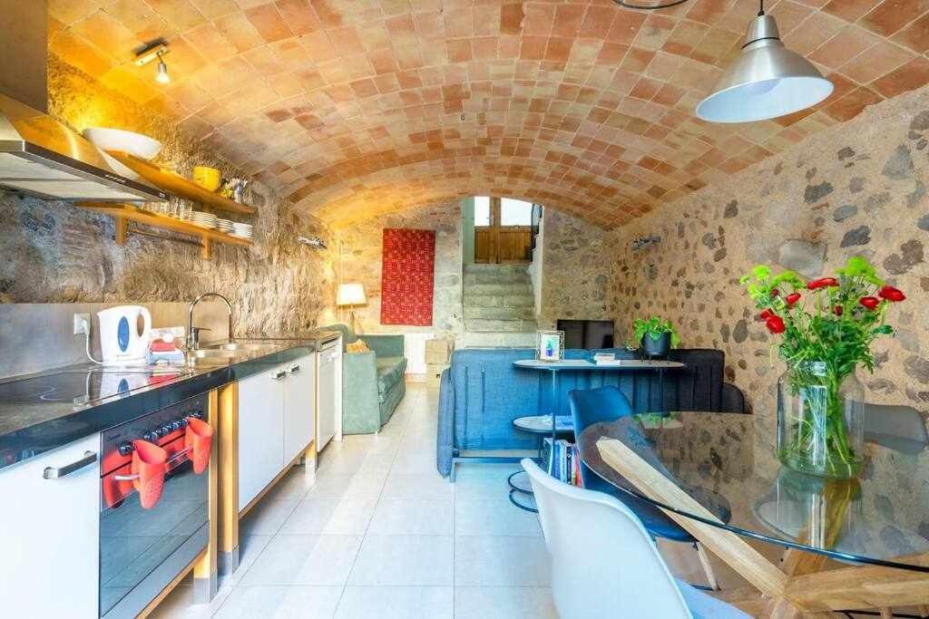 Kuchyňa alebo kuchynka v ubytovaní Apartamento Baños Arabes con jardín