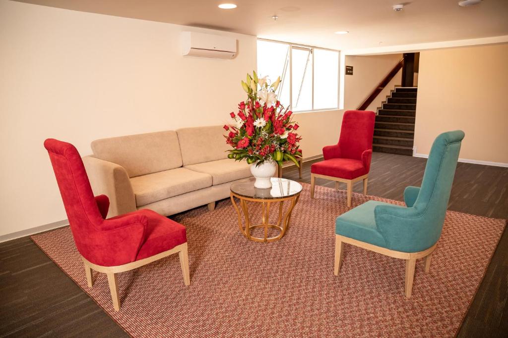 Posezení v ubytování DM Hoteles Tacna