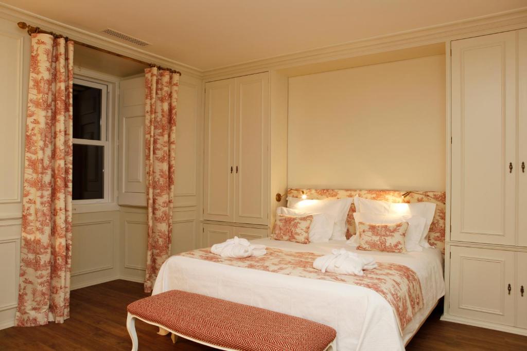 Кровать или кровати в номере Hotel Casa Palmela - Small Luxury Hotels of The World, Hotel & Villas