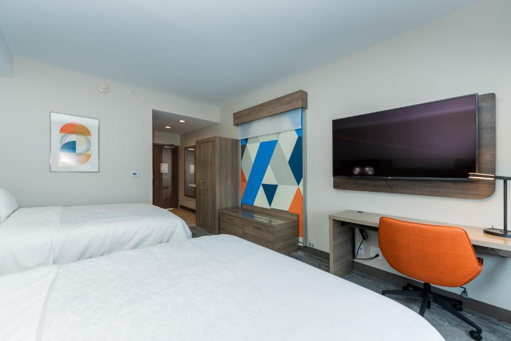 Holiday Inn Express & Suites Charlottesville by IHG photo