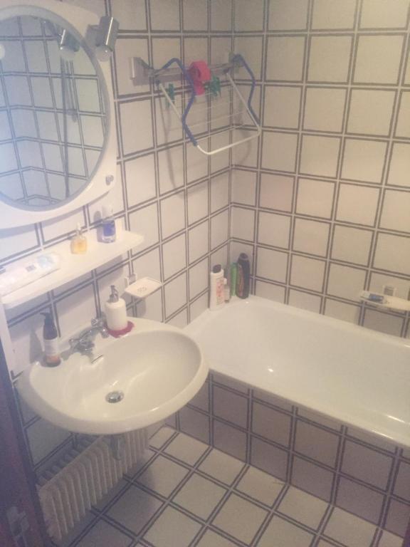 Koupelna v ubytování Appartamenti Vacanze Casa -Residence Albare - check in Vacanze Casa - Marilleva 900
