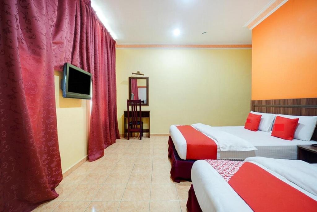 Postel nebo postele na pokoji v ubytování Hill Times Inn Hotel