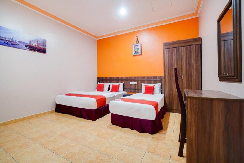 Postel nebo postele na pokoji v ubytování Hill Times Inn Hotel