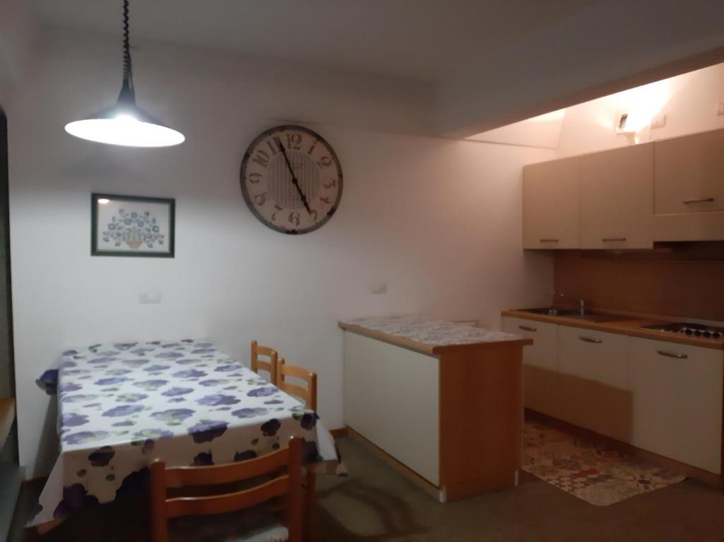 Kuchyň nebo kuchyňský kout v ubytování Appartamenti Vacanze Casa -Residence Albare - check in Vacanze Casa - Marilleva 900