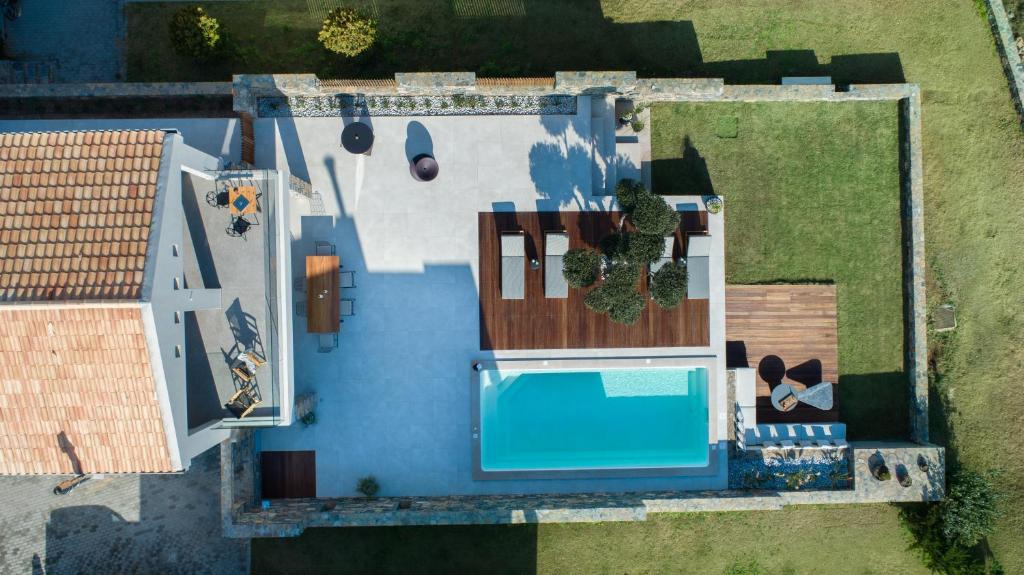 Bazén v ubytovaní The Olive Tree Villa Elounda alebo v jeho blízkosti
