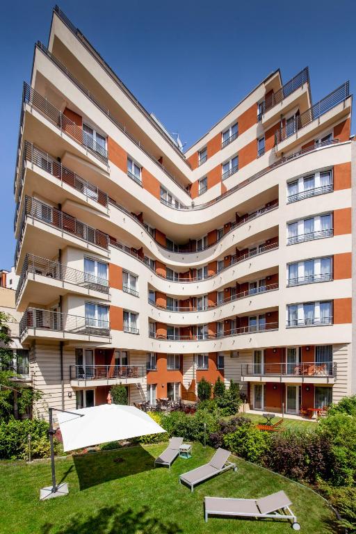 Escala Hotel & Suites