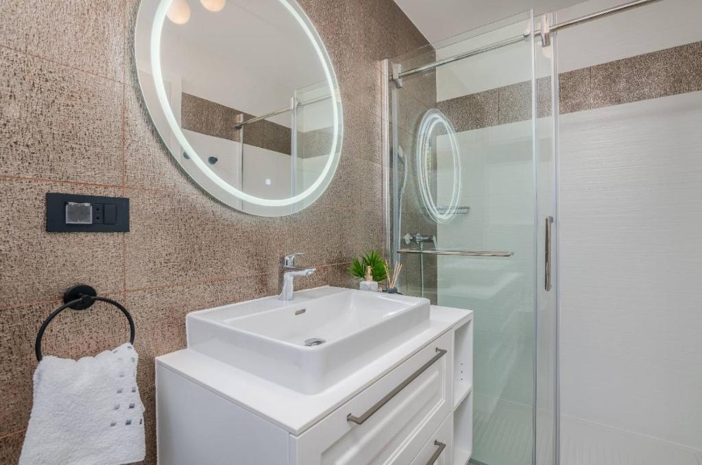 Łazienka w obiekcie Villa Njivice Apartman Marina