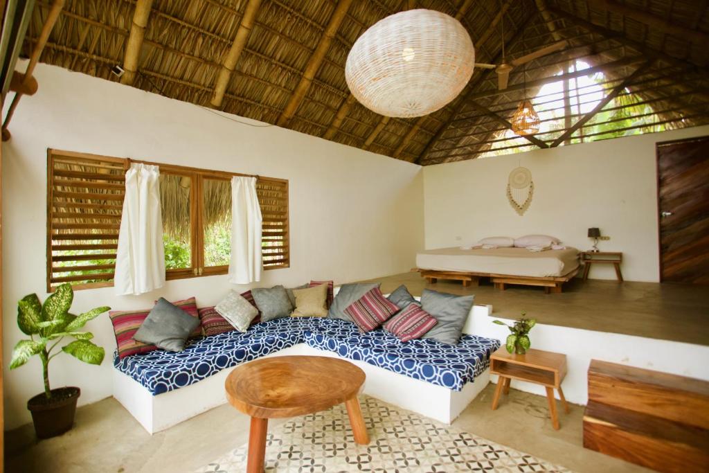 a living room with a couch and a bed at El Pital, Chocolate Paradise in Balgue
