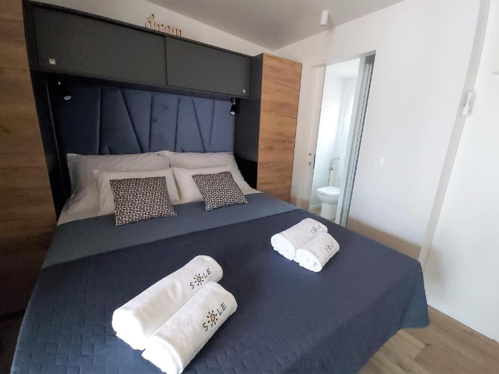 Postel nebo postele na pokoji v ubytování Mobile Home Sole