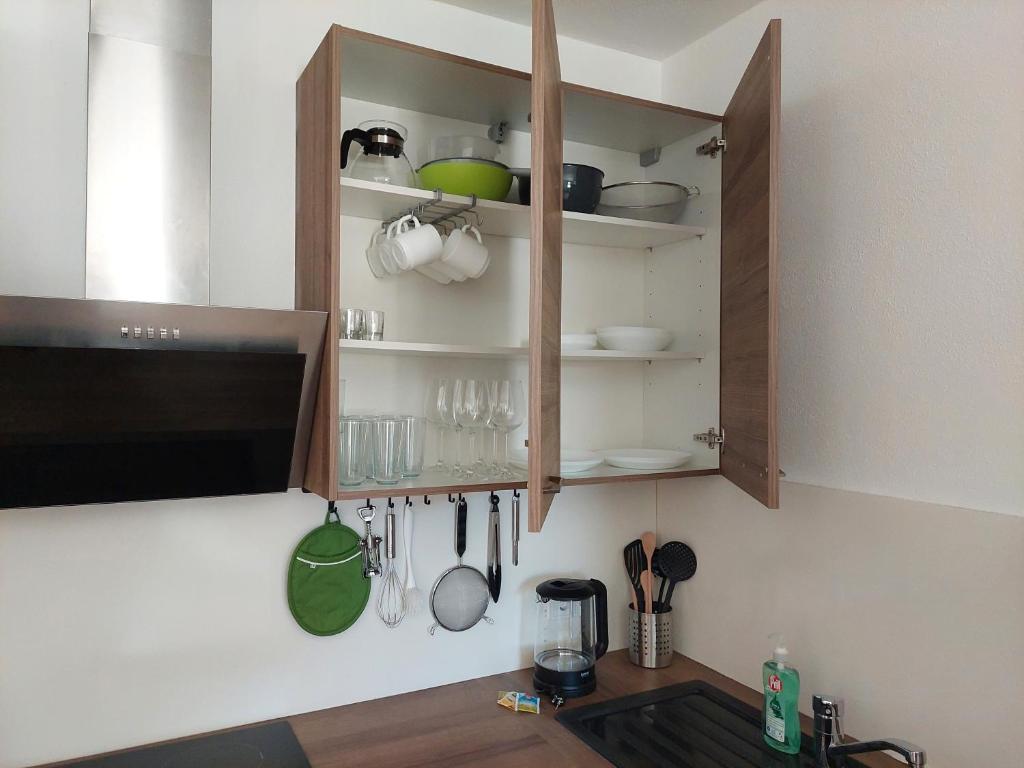 A kitchen or kitchenette at Appartement Naturnah