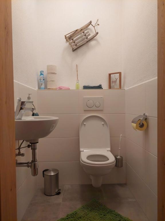 A bathroom at Appartement Naturnah
