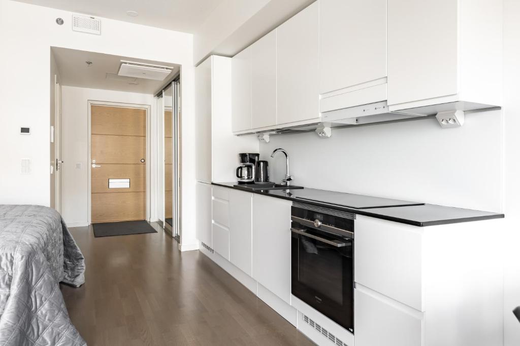 Kuchyň nebo kuchyňský kout v ubytování Brand-new City Home 2