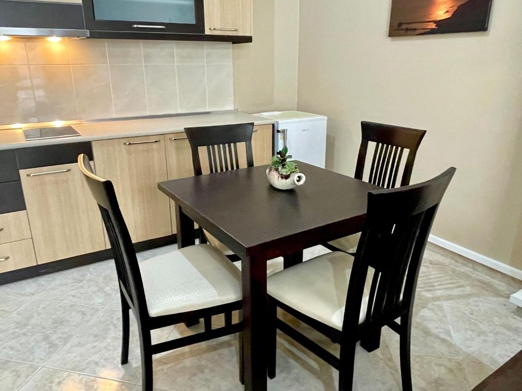 LUNGOMARE STUDIO APARTMENT - Image 11