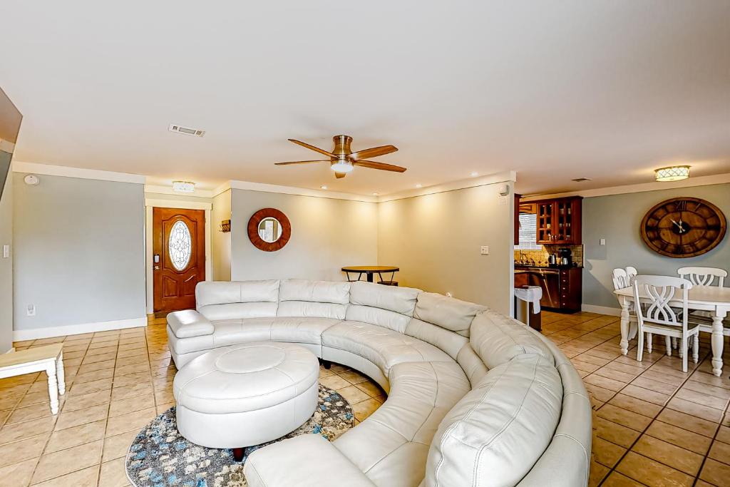 a living room with a white couch and a table at Navarre Hideaway in Navarre