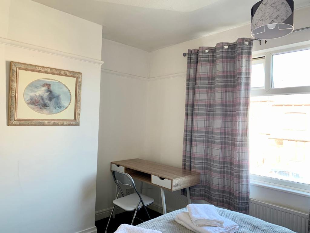 Entire Family Vacation Home . WiFi . FREE Parking - Apartamento De Dos Dormitorios