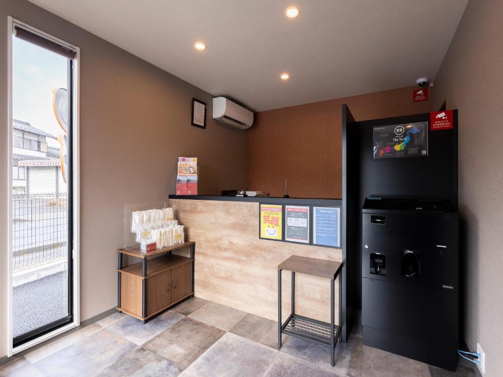 Kuchyň nebo kuchyňský kout v ubytování HOTEL R9 The Yard Ena