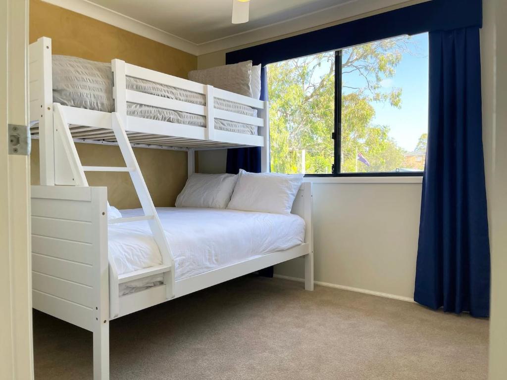 Bonnells Beauty - Four-Bedroom House