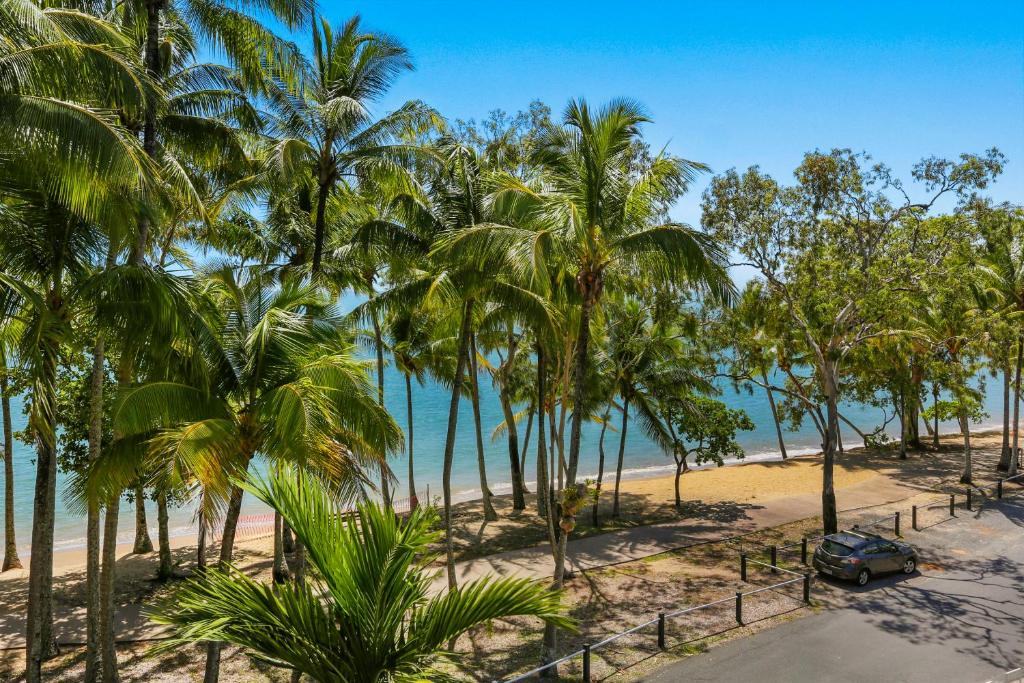 Agincourt Beachfront Apartments - One-Bedroom Beachfront Apartment - Top Floor