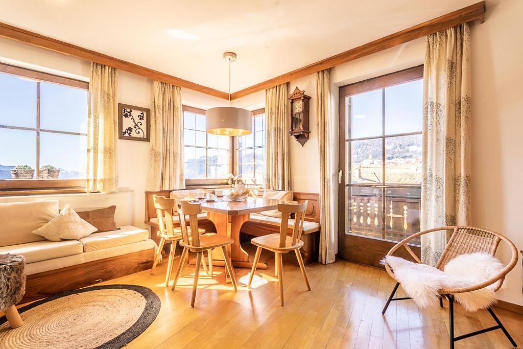 a living room with a table and chairs and a couch at Ferienhaus Winkler in Anterivo