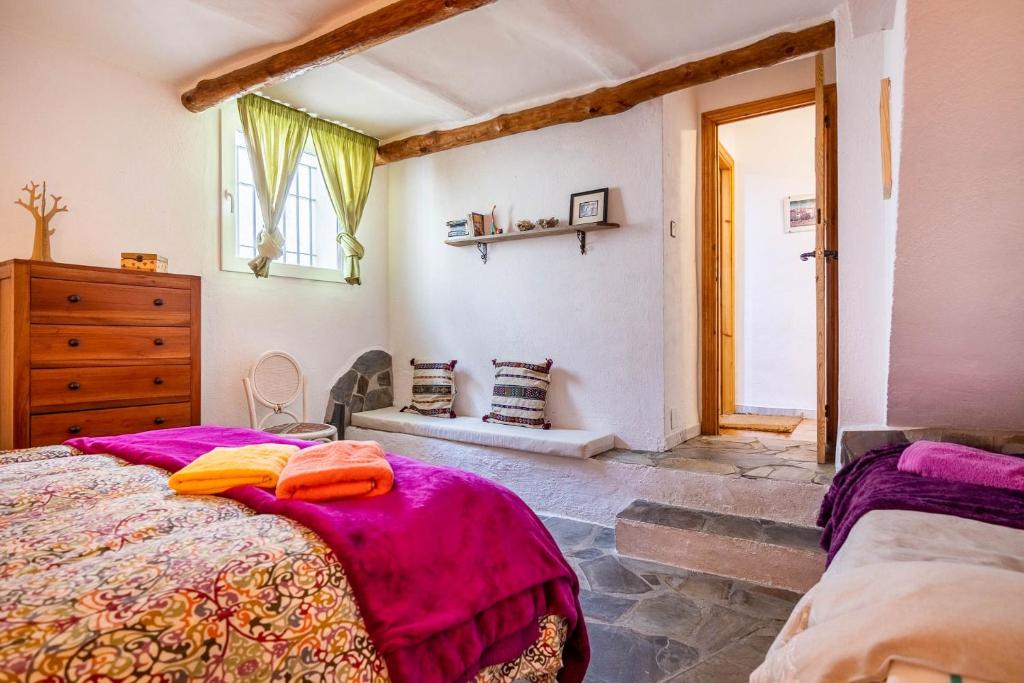 A bed or beds in a room at Alojamiento Rural Cuatro Estaciones