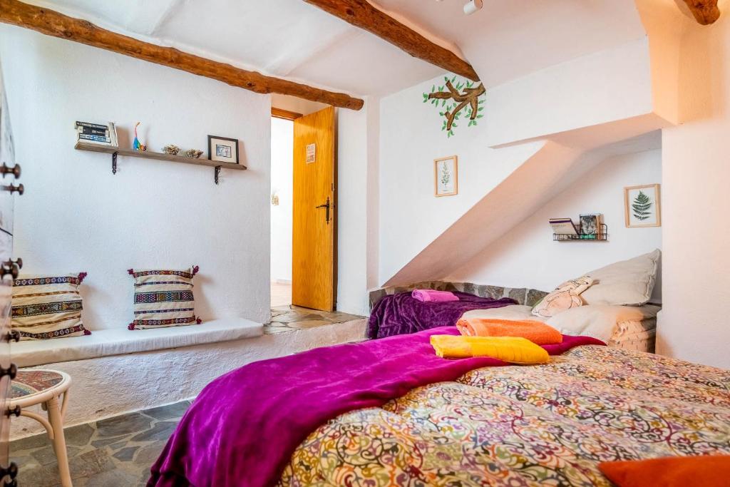 A bed or beds in a room at Alojamiento Rural Cuatro Estaciones