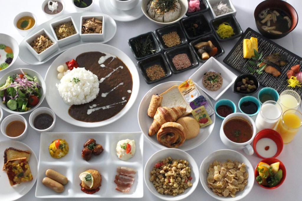 ホテルの敷地内または近くでの食事または食べ物