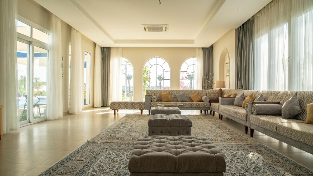 Posezení v ubytování Luxury Farm Villa in Musanaa Oman