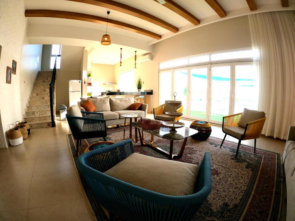 Posezení v ubytování Luxury Farm Villa in Musanaa Oman