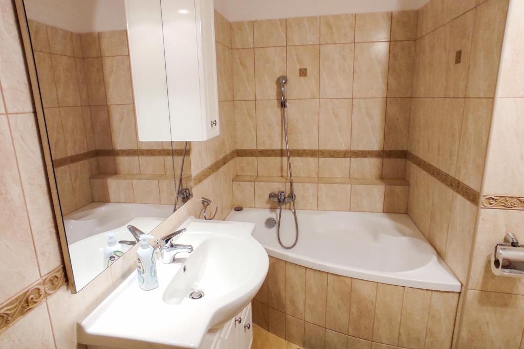 Łazienka w obiekcie Theatroom Apartman