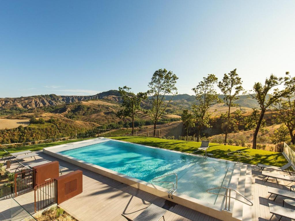 The swimming pool at or close to Belvilla by OYO Tamburina